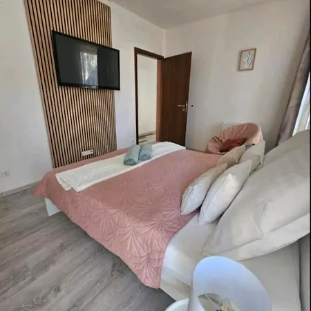 White Rose Luxury Balaton Apartmán *